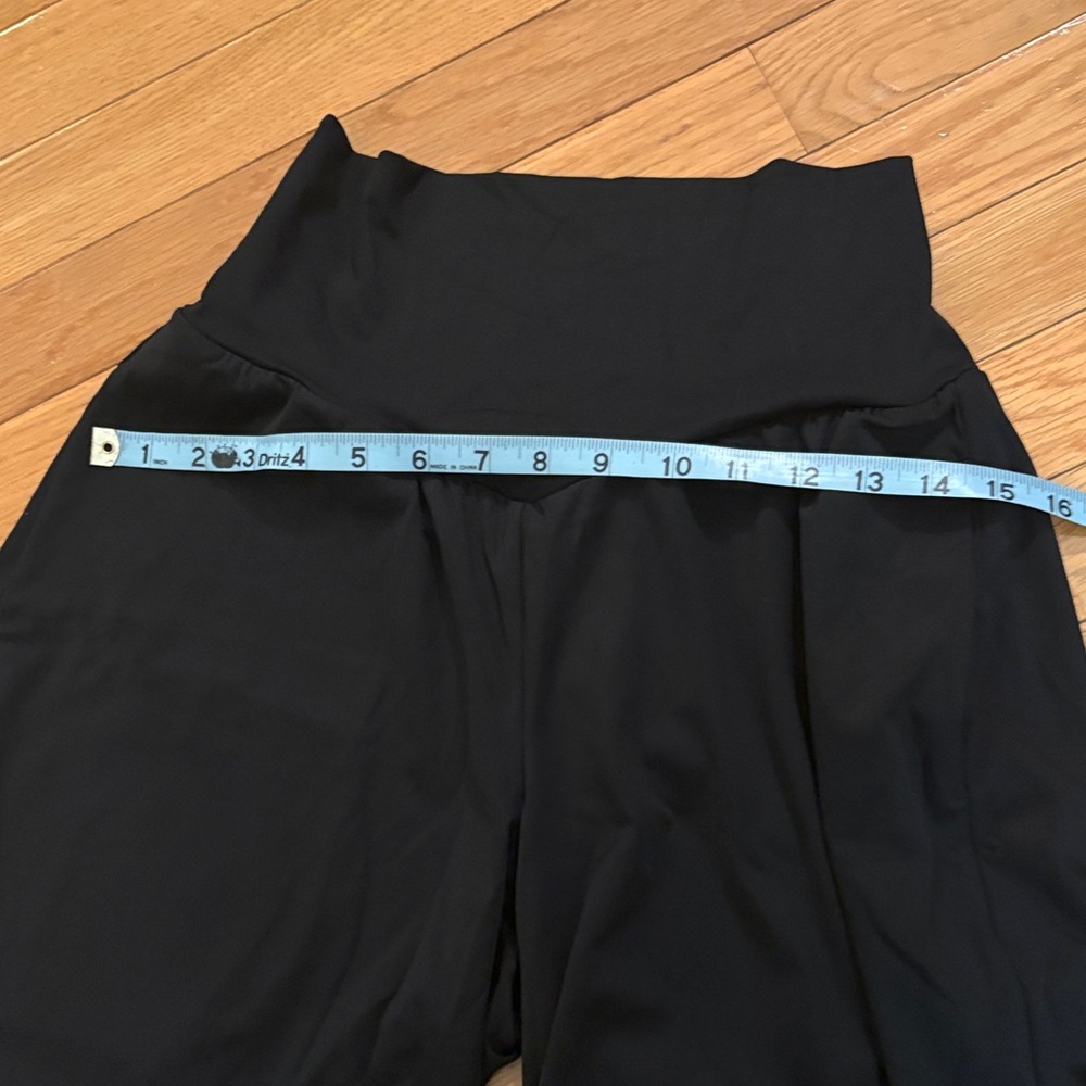 HALARA Black Wide-Leg High-Rise Shorts - Picture 11 of 12